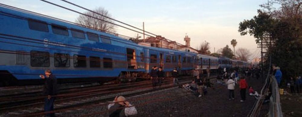 Chocaron dos trenes en Buenos Aires: hay tres muertos y cerca de 315 heridos
