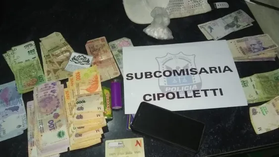 Allanamiento en Barrio Arenales: detuvieron a dos sujetos y secuestraron cocaína y dinero