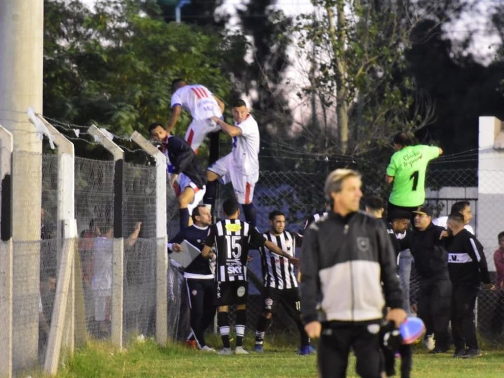 Peñarol igualó sin goles ante Juventud Unida y cosechó un valioso punto