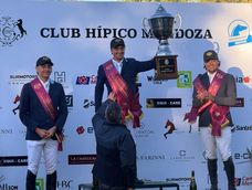 Destacados. Los jinetes de San Juan se lucieron en el Vendimia 2026 del Hipico de Mendoza. Destacados. Los jinetes de San Juan se lucieron en el Vendimia 2026 del Hipico de Mendoza.