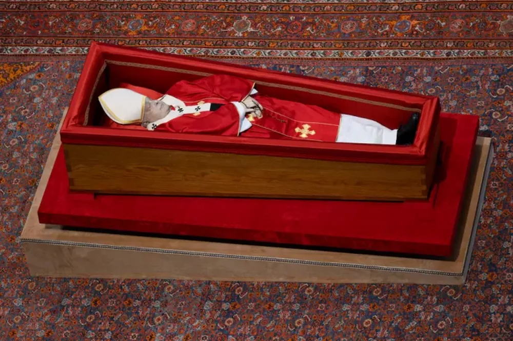 El sobrino del Papa Francisco consiguió viajar y estará presente en el último adiós