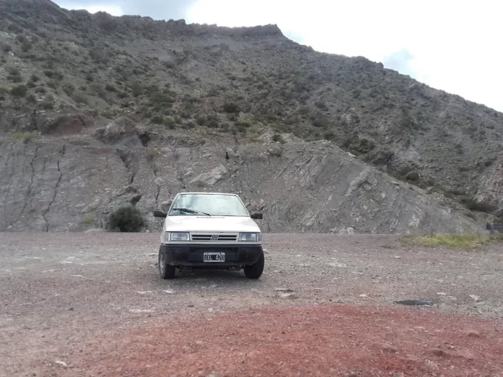 Mendoza: un sanjuanino se bajó 3 minutos de su auto y se lo robaron
