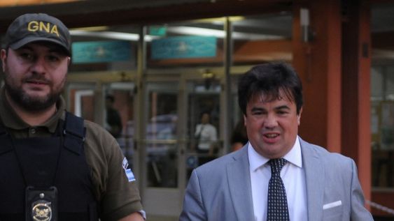 Fiscal pide suspender planes otorgados irregularmente