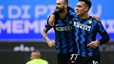 Con un triplete de Lautaro Martínez, ganó Inter y quedó como líder