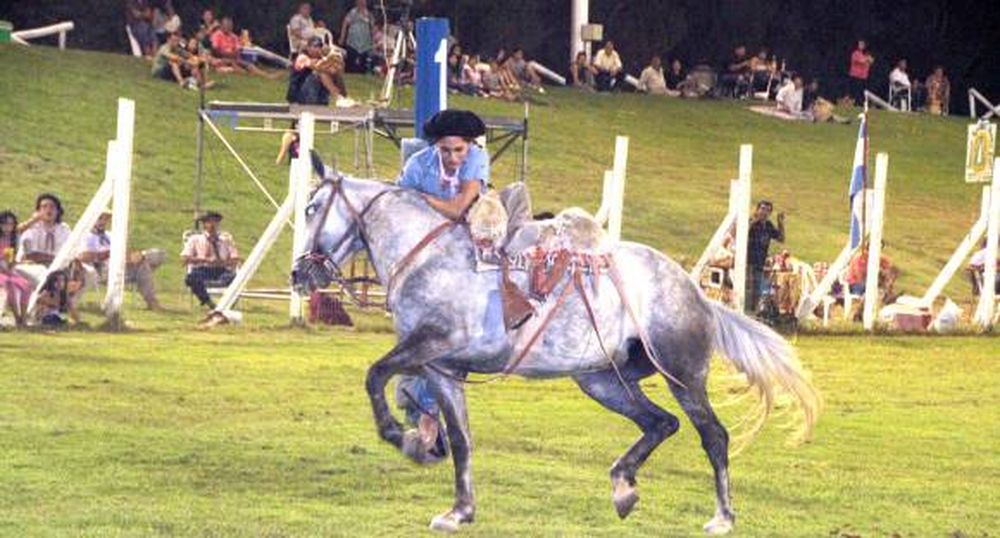 Con destrezas criollas abrió la fiesta gaucha