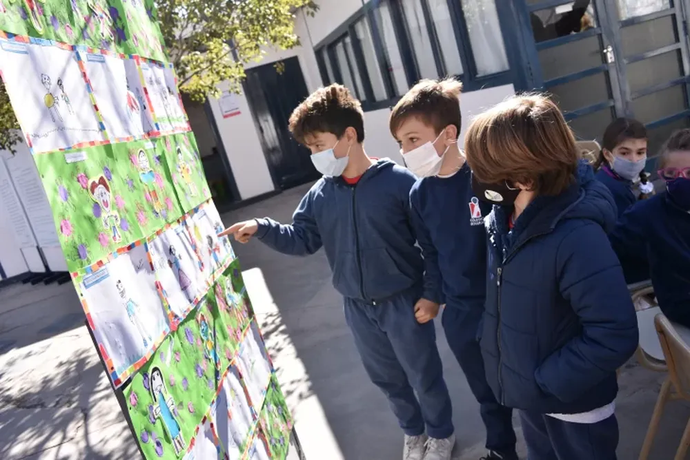 Para los niños el covid-19 es un villano invisible que se puede vencer entre todos