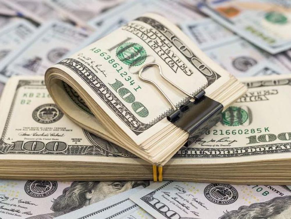 El dólar blue tuvo otro pequeño retroceso y cerró a 377 pesos