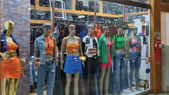 Primavera: menos oferta e inflación disparan el precio de ropa y calzado
