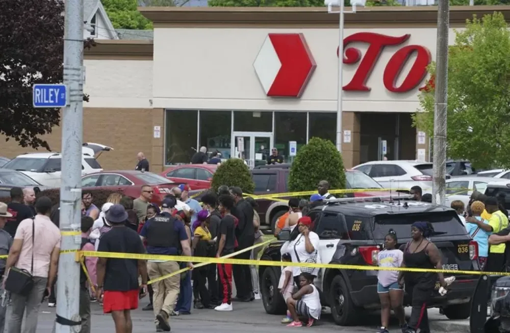 Transmitió en vivo en las redes sociales como iba matando a 10 personas