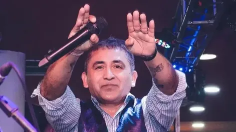 Apareció el doble de Huguito Flores en plena despedida del ídolo y las imágenes son estremecedoras