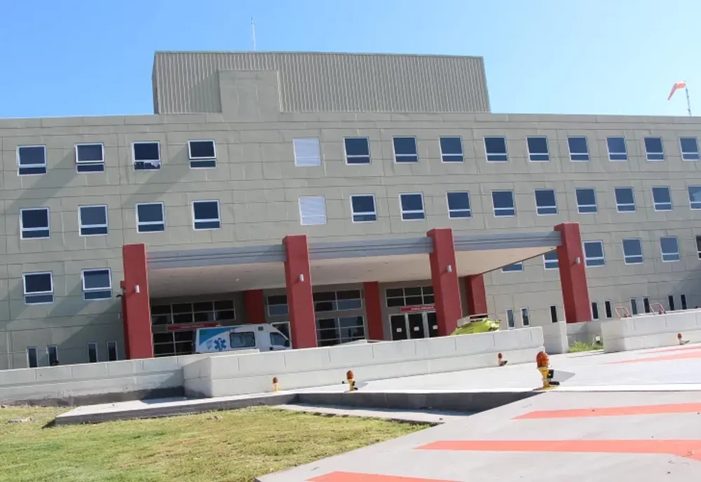 En medio de una pelea, lo atacaron entre cuatro y lo hirieron con una tijera de podar