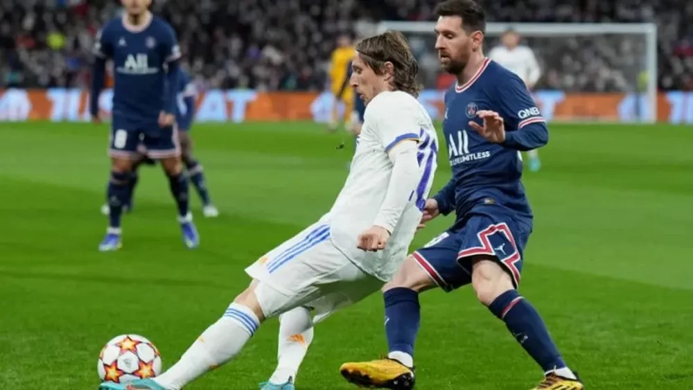 Con un Benzemá implacable, Real Madrid venció 3-1 al PSG y clasificó a cuartos