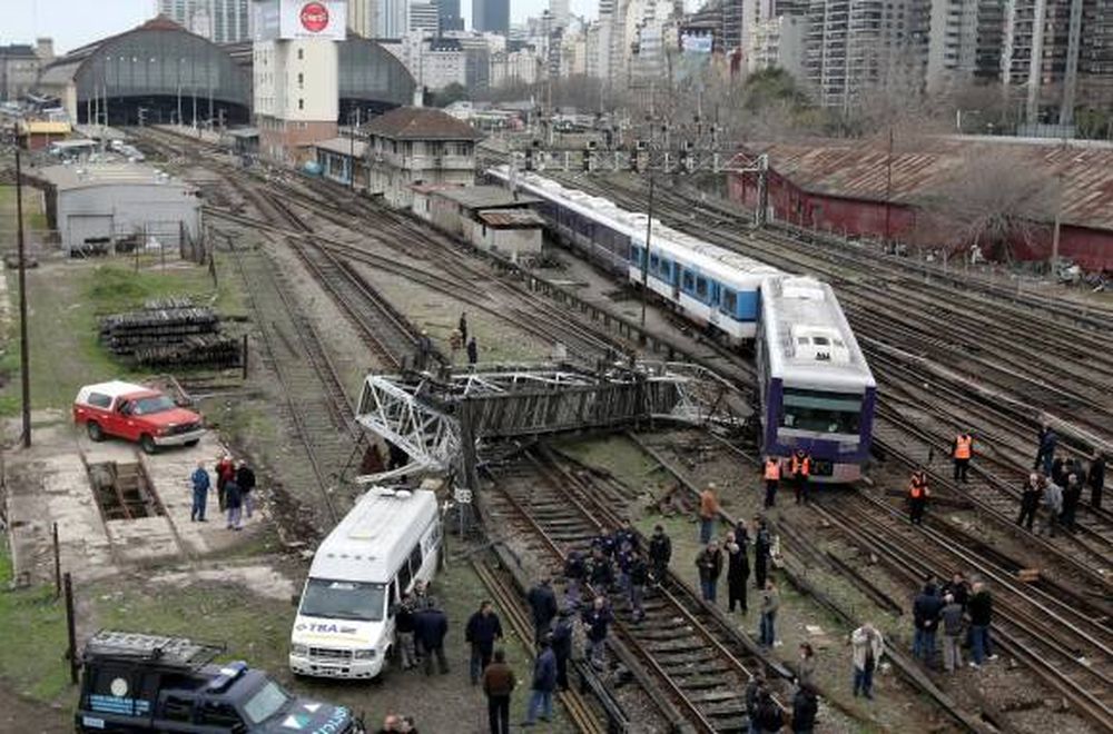 Hubo pánico en Retiro  tras descarrilar un tren