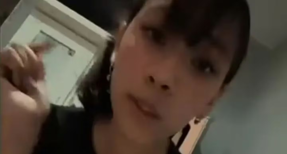 Agostina Vega tiene 14 años y al momento de su desaparición, vestía un jean negro, buzo bordó y zapatillas blancas.&nbsp;