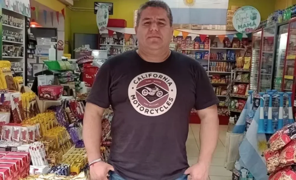 Un kiosco cumple 11 años y su dueño vende productos a precios del 2012 para celebrar
