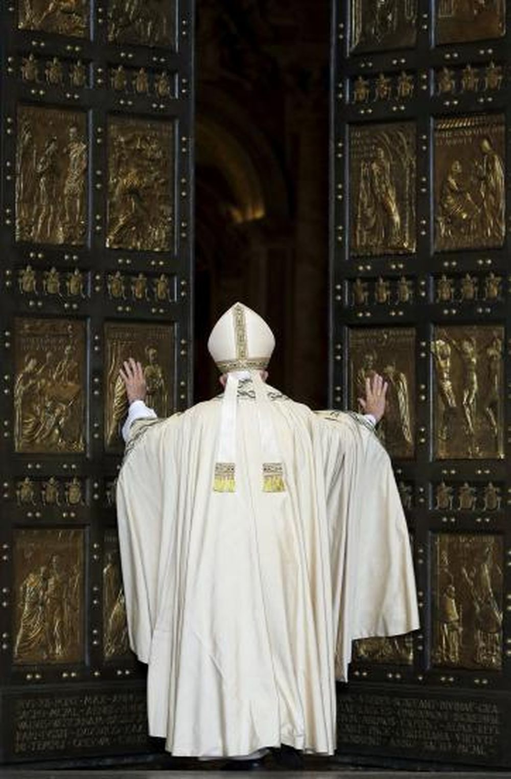 El Papa inició el Jubileo: abrió la Puerta Santa