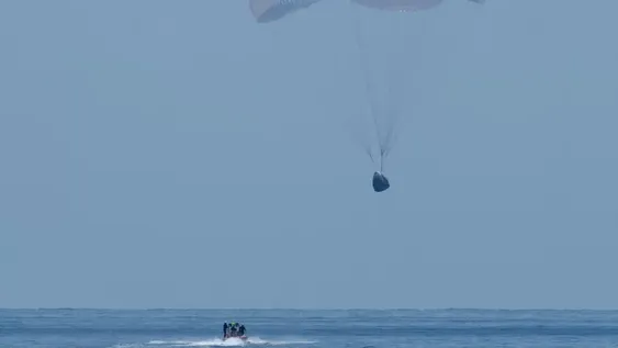 La empresa SpaceX completó su histórica misión con la NASA