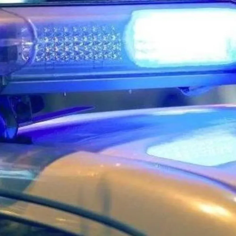 Un policía fue hallado muerto dentro de su auto