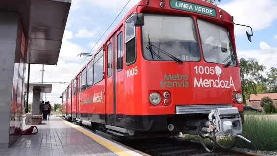 METROTRANVÍA. El tranvía eléctrico unirá la ciudad de Mendoza con al aeropuerto El Plumerill,o hacia el norte y con Luján de Cuyo al sur.