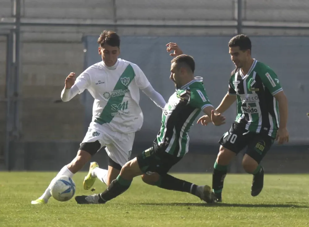 Las mejores postales de la gran victoria de Desamparados sobre Villa Mitre