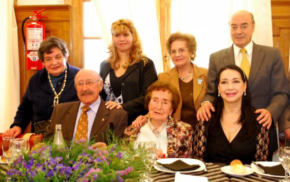 Cien velitas para Carmen Adarvez
