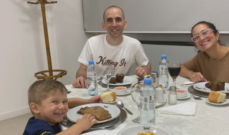 Nahuel Gallo cenó con su familia: Vamos a denunciar los crímenes de lesa humanidad