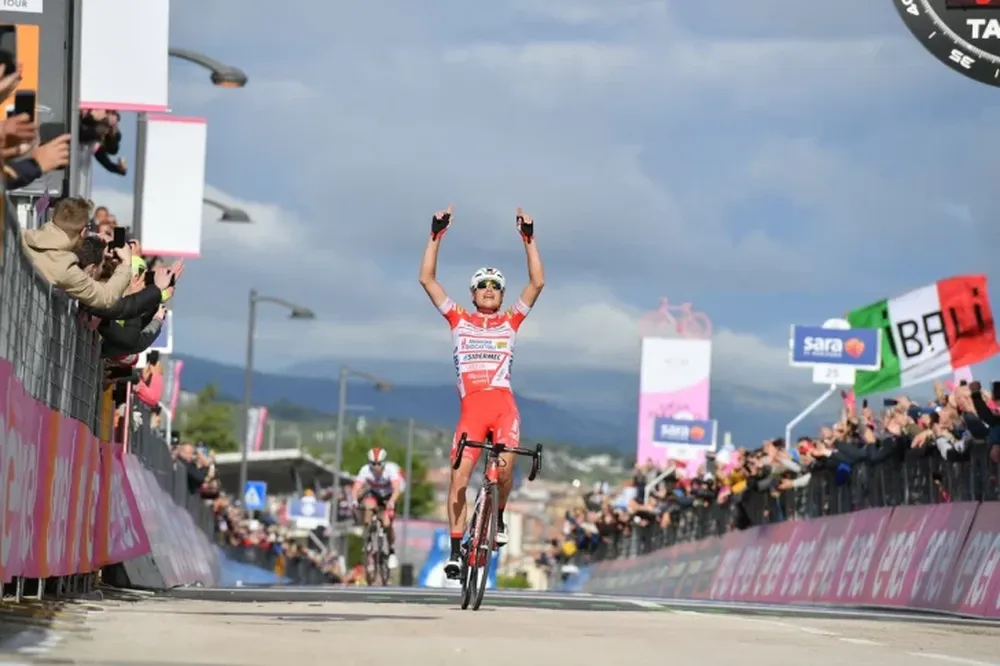 Masnada se quedó con la 6ta etapa y Conti es el nuevo líder del Giro de Italia