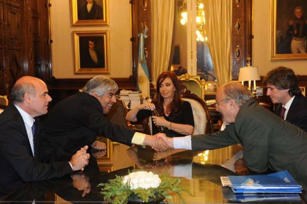 Moyano acordó una suba de 24% para camioneros