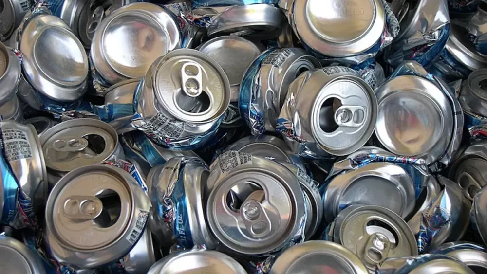 Juntó latas de aluminio durante un año y el resultado la sorprendió: cuánto le pagaron