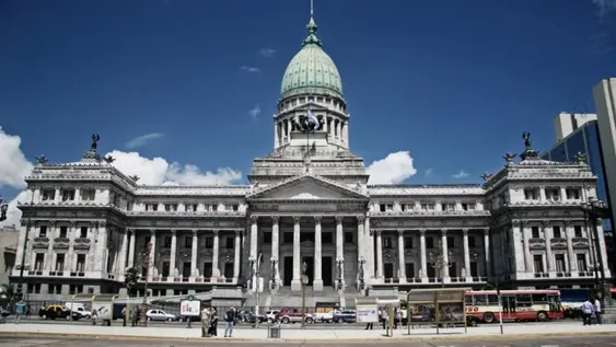 Ya están en el Congreso los proyectos de reforma laboral y previsional y el pacto fiscal