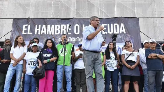 Protestas de organizaciones sociales en la Plaza Congreso