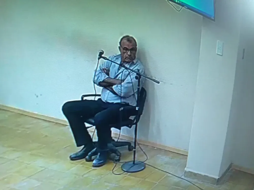 El policía retirado, Antonio Díaz no dio su versión de los hechos. Quedó imputado de lesionar a su expareja. Seguirá en libertad.