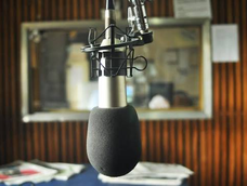 Echaron a un histórico conductor de la radio