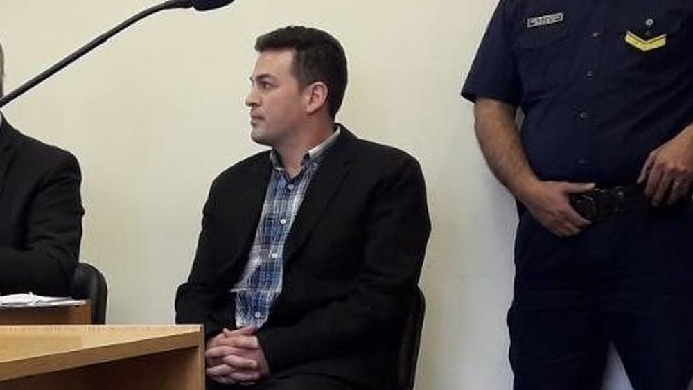 El sujeto que tiró a su exmujer a un contenedor es abogado y tiene un antecedente por cohecho