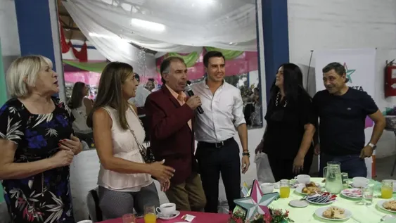 Rueda comenzó a mostrarse en Rivadavia y no descartó ser candidato