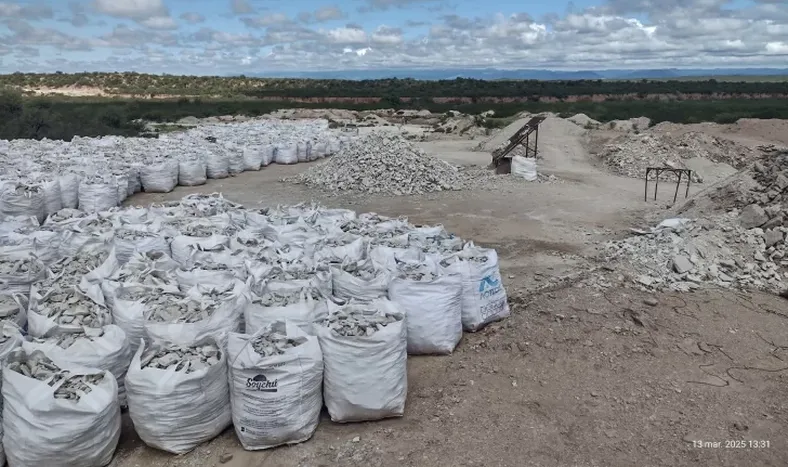 Realizaban la extracción ilegal de un mineral para trasladarlo a Valle Fértil y fueron sorprendidos