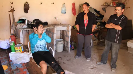 Quiebran a una mujer con retraso mental para robar $2.000, vestimenta y mercaderías