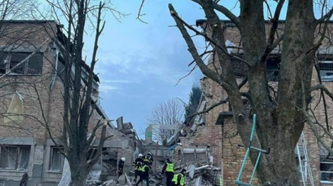 Al menos 5 personas murieron en nuevos ataques rusos cerca de Kiev y en el sur de Ucrania