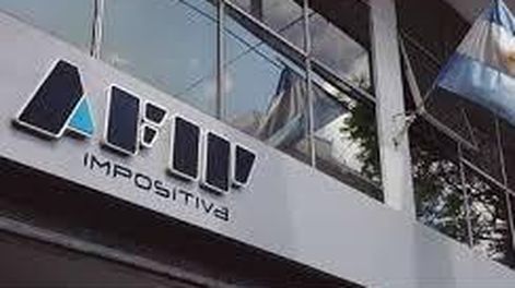 AFIP pone el ojo en consumos con tarjetas de débito: cuál es el límite y qué pasa si lo excedés
