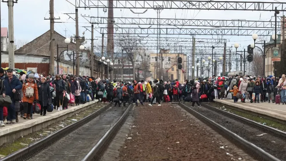 Ucrania reanuda la evacuación de civiles por corredores acordados con Rusia