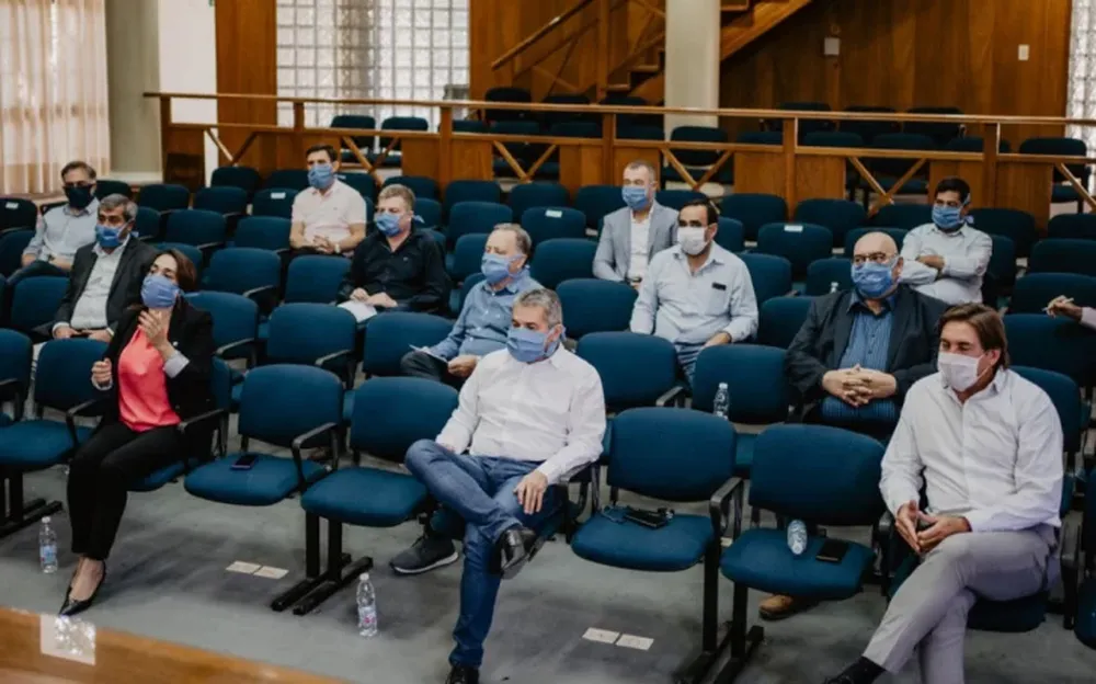 Como Martín, al menos 10 intendentes se encaminan a pedir ayuda por salarios