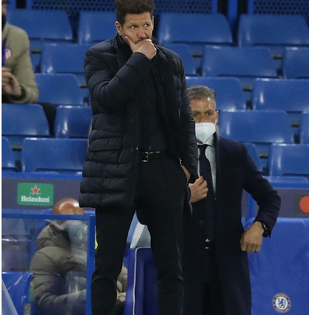 Afuera el Cholo en los octavos de final