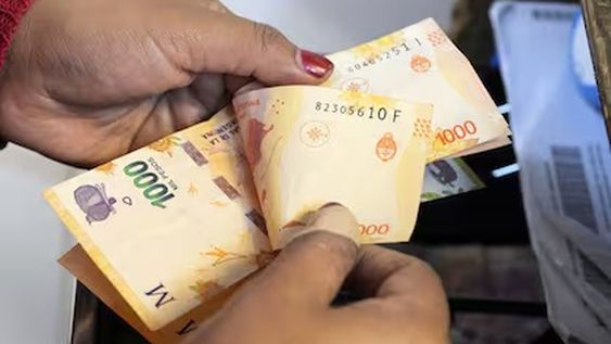 Pago de haberes a empleados públicos.