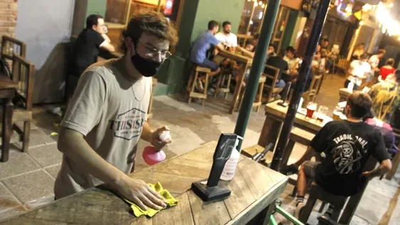 Gastronómicos y hoteleros pedirán la ayuda oficial para pagar sueldos