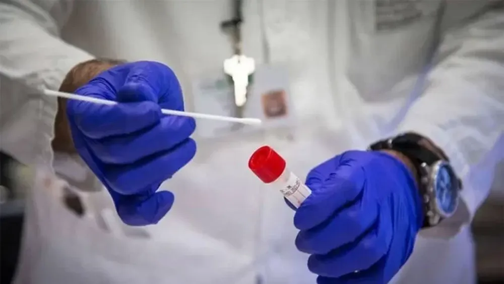 Detuvieron a dos bioquímicas por entregar falsos certificados de testeos de Covid