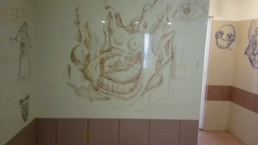 Durante la Noche del Dibujo pintaron hasta las paredes de los baños del Museo