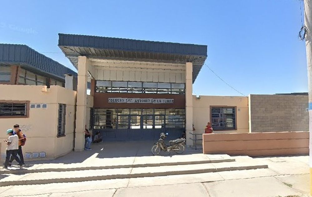 Escuela Antonio de la Torre en el Barrio La Estación, en  Rawson.