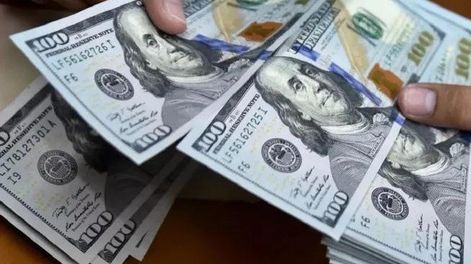 El FMI dice que el dólar oficial ‘está retrasado’ entre 15 y 25%