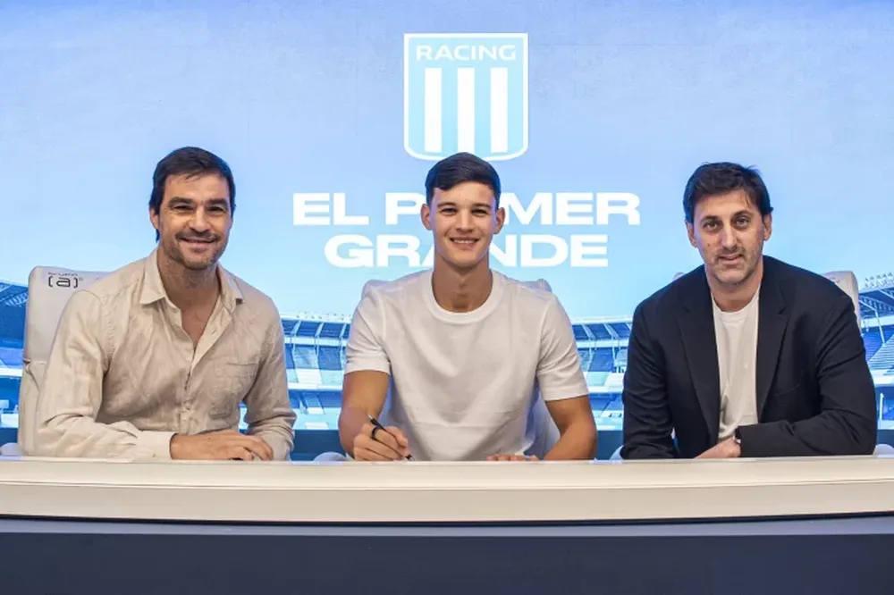 Racing presentó a Valentín Carboni, usará el dorsal de un histórico y ya se sumó a la pretemporada