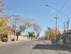 La columna de humo se obervaba desde varios kilómetros. La columna de humo se obervaba desde varios kilómetros.